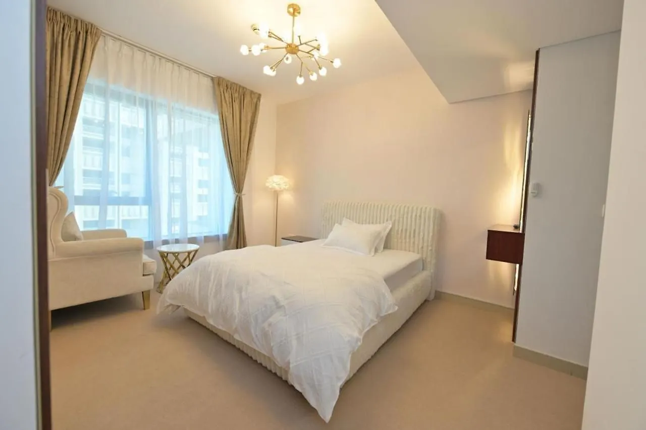דובאי La Vista Holiday Home